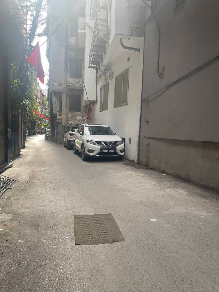 Bán nhà Hào Nam - diện tích 46.3m2 4 tầng - Ô TÔ DỪNG TRÁNH ĐỖ NGÀY ĐÊM - giá 19,5 tỷ