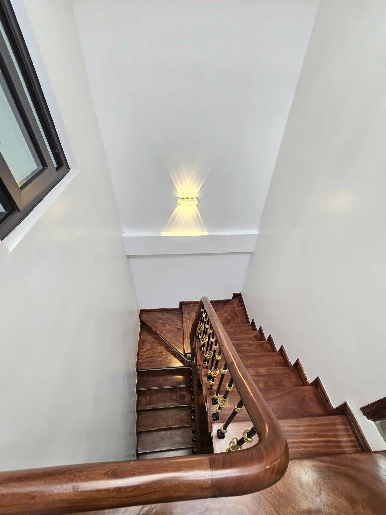 Bán nhà Hào Nam - diện tích 46.3m2 4 tầng - Ô TÔ DỪNG TRÁNH ĐỖ NGÀY ĐÊM - giá 19,5 tỷ