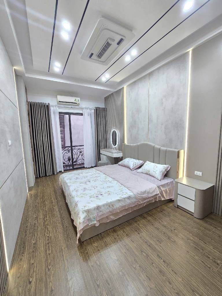 Bán nhà Hào Nam - diện tích 46.3m2 4 tầng - Ô TÔ DỪNG TRÁNH ĐỖ NGÀY ĐÊM - giá 19,5 tỷ