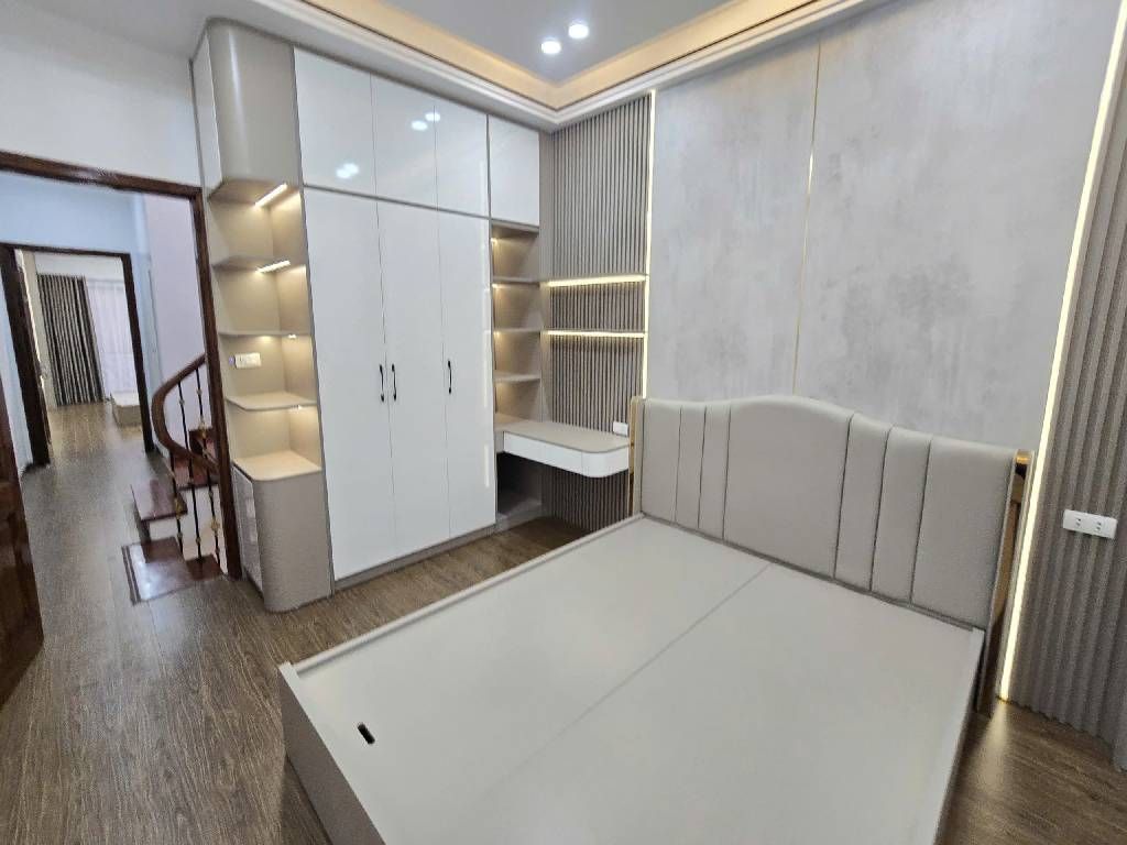 Bán nhà Hào Nam - diện tích 46.3m2 4 tầng - Ô TÔ DỪNG TRÁNH ĐỖ NGÀY ĐÊM - giá 19,5 tỷ