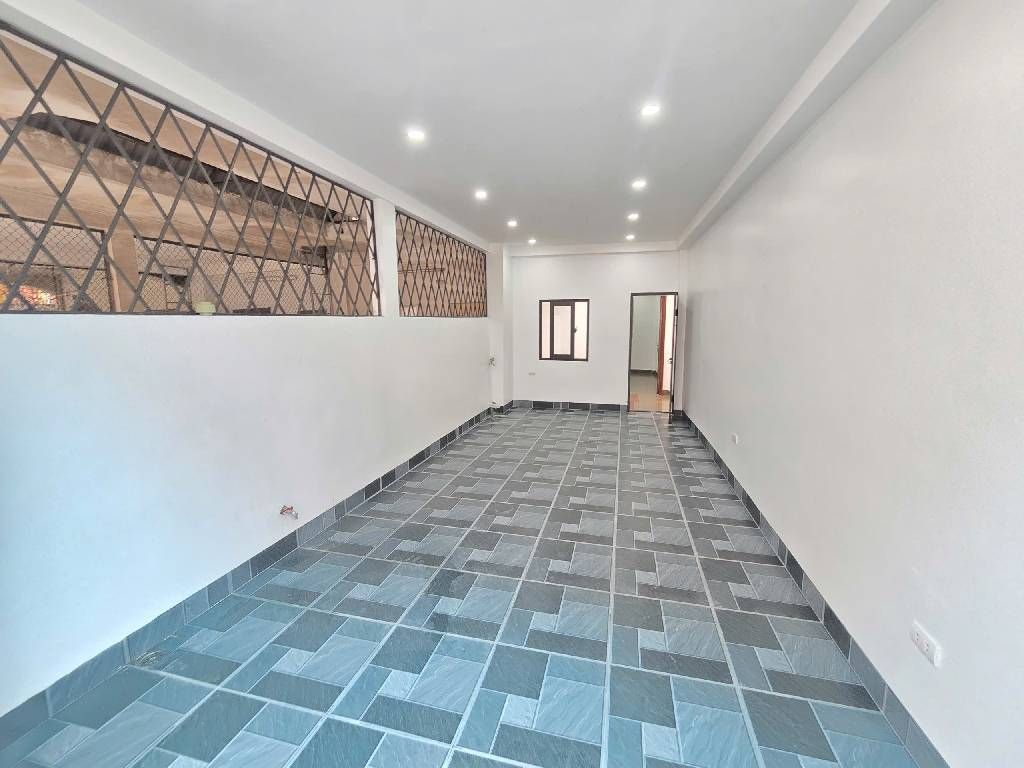Bán nhà Hào Nam - diện tích 46.3m2 4 tầng - Ô TÔ DỪNG TRÁNH ĐỖ NGÀY ĐÊM - giá 19,5 tỷ