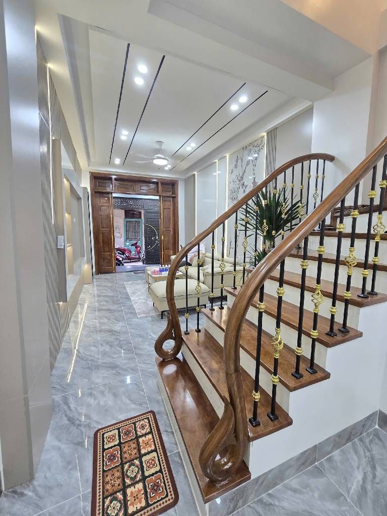 Bán nhà Hào Nam - diện tích 46.3m2 4 tầng - Ô TÔ DỪNG TRÁNH ĐỖ NGÀY ĐÊM - giá 19,5 tỷ