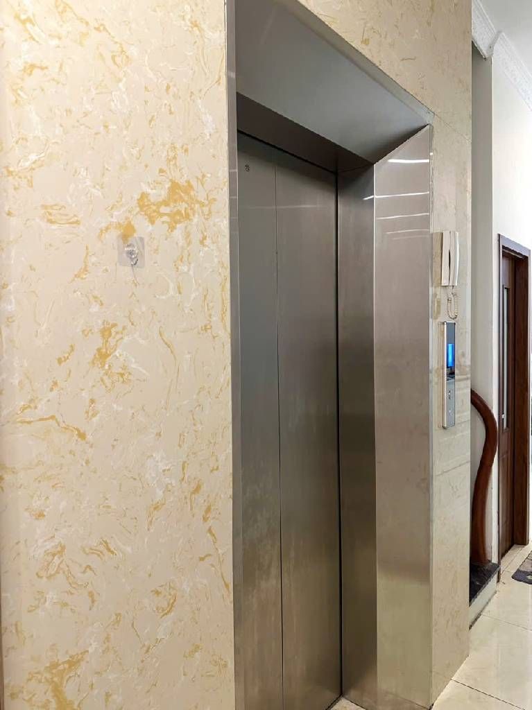 Bán nhà Hoàng Đạo Thành - diện tích 39,4m2 5 tầng - Ô TÔ TRÁNH THÔNG TỨ TUNG - giá 17,2 tỷ