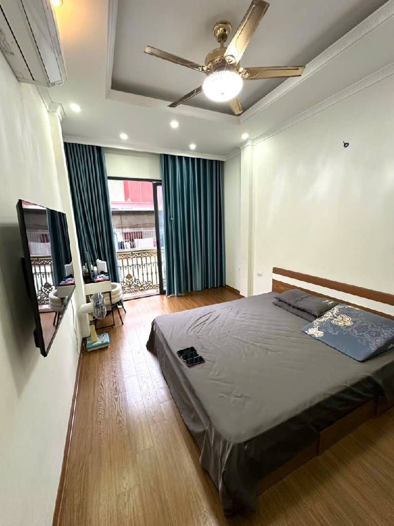Bán nhà Hoàng Đạo Thành - diện tích 39,4m2 5 tầng - Ô TÔ TRÁNH THÔNG TỨ TUNG - giá 17,2 tỷ