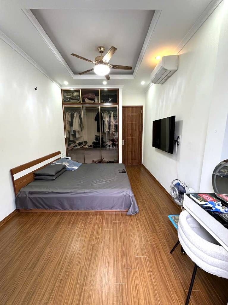 Bán nhà Hoàng Đạo Thành - diện tích 39,4m2 5 tầng - Ô TÔ TRÁNH THÔNG TỨ TUNG - giá 17,2 tỷ
