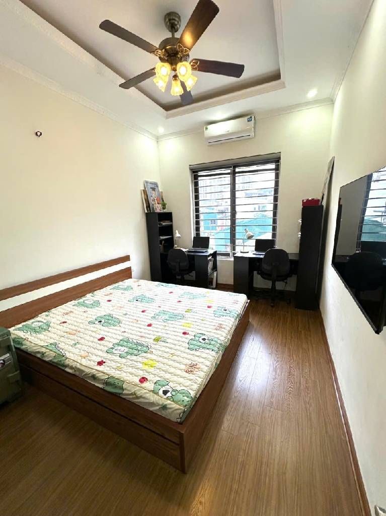 Bán nhà Hoàng Đạo Thành - diện tích 39,4m2 5 tầng - Ô TÔ TRÁNH THÔNG TỨ TUNG - giá 17,2 tỷ