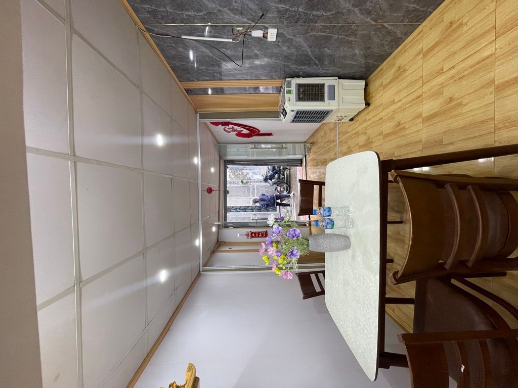 Bán nhà Tân Mai - diện tích 45m2 1 tầng - Mặt ngõ thông, ô tô VF3 qua nhà - giá 2 tỷ