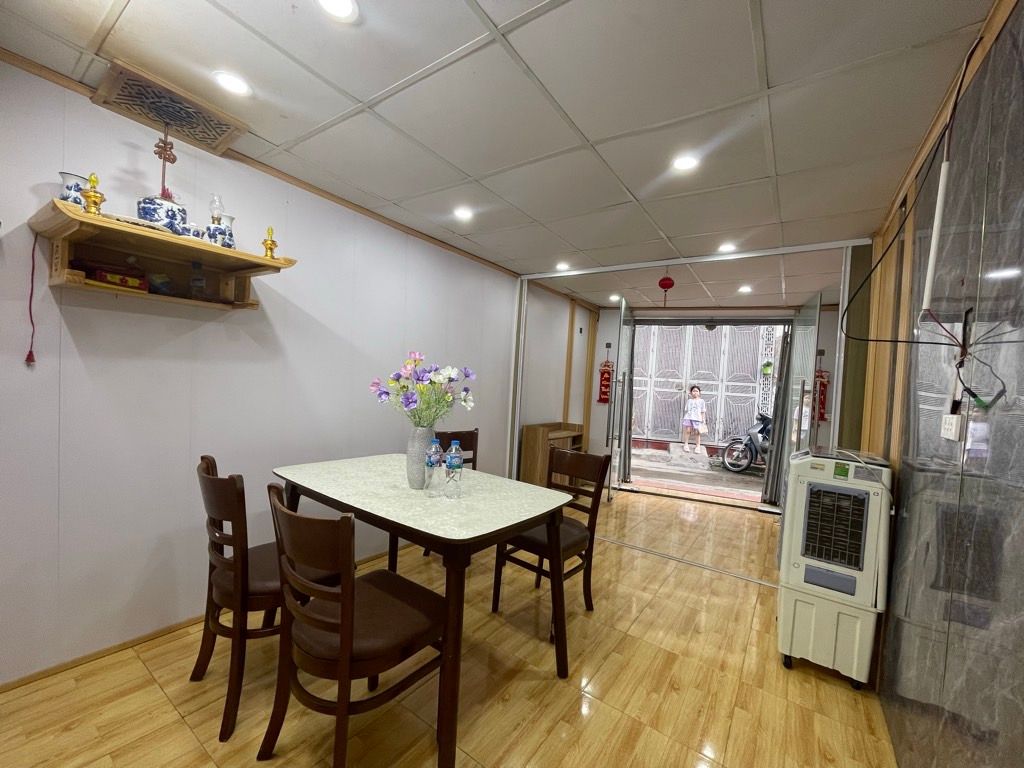Bán nhà Tân Mai - diện tích 45m2 1 tầng - Mặt ngõ thông, ô tô VF3 qua nhà - giá 2 tỷ