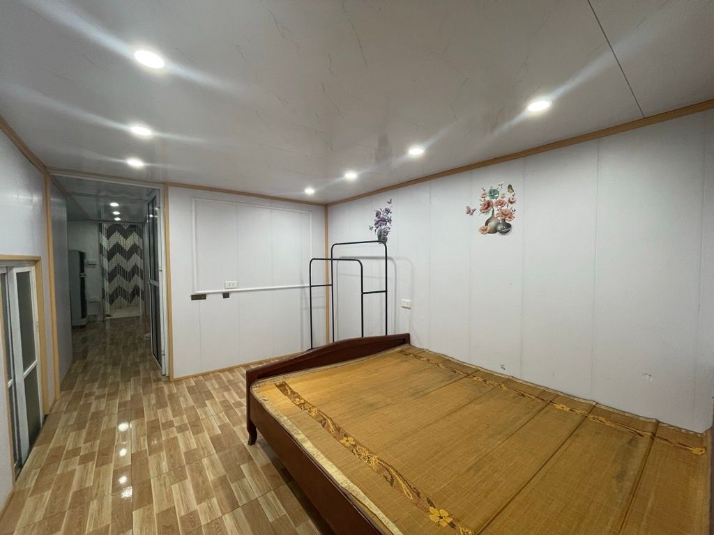 Bán nhà Tân Mai - diện tích 45m2 1 tầng - Mặt ngõ thông, ô tô VF3 qua nhà - giá 2 tỷ