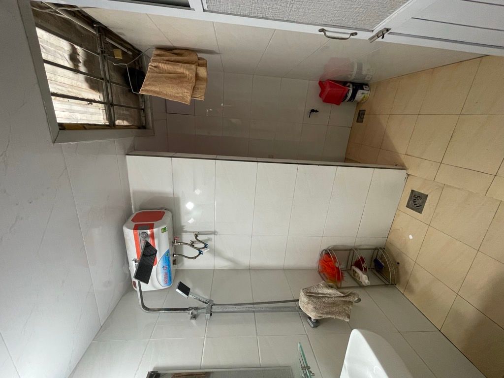 Bán nhà Tân Mai - diện tích 45m2 1 tầng - Mặt ngõ thông, ô tô VF3 qua nhà - giá 2 tỷ