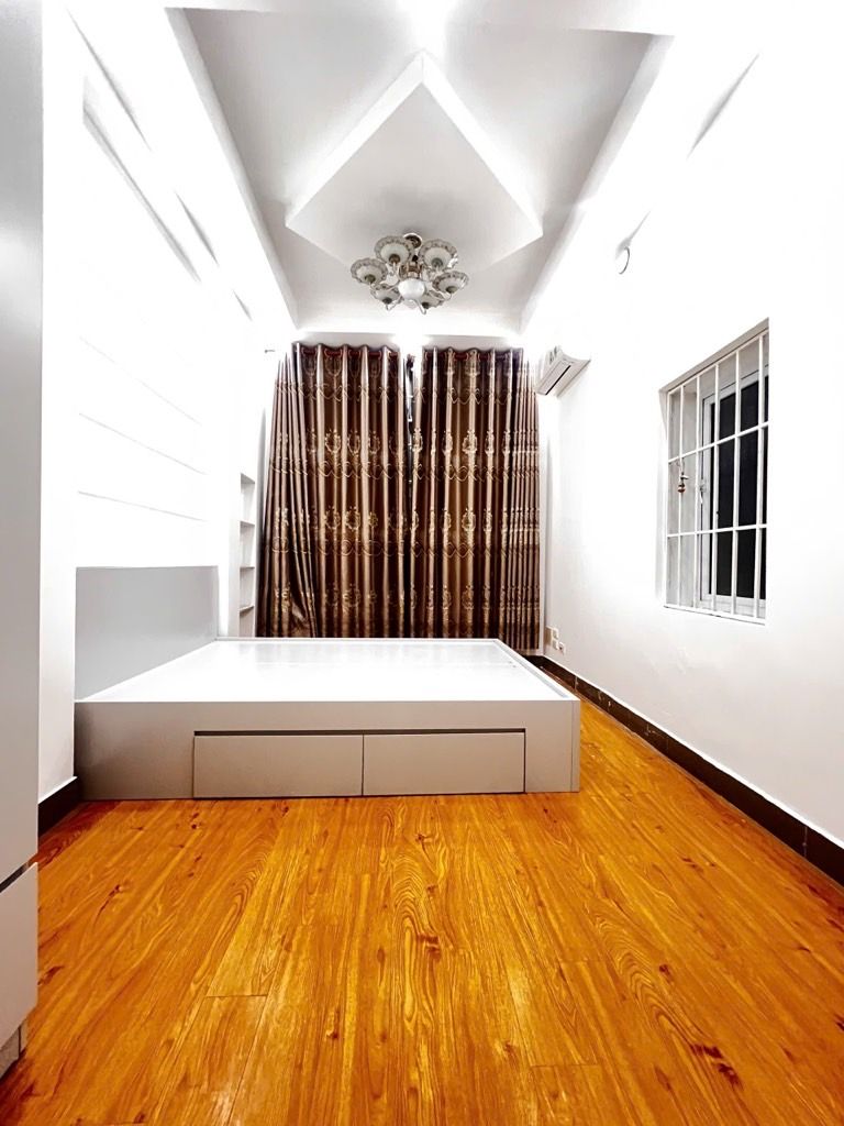 Bán nhà Cự Lộc - diện tích 21m2 4 tầng - Lô góc thoáng sáng - giá 6,3 tỷ