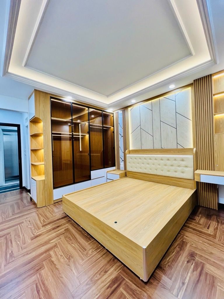 Bán nhà Nguyễn Văn Trỗi - diện tích 34m2 7 tầng - ô tô đỗ cổng - giá 11,8 tỷ