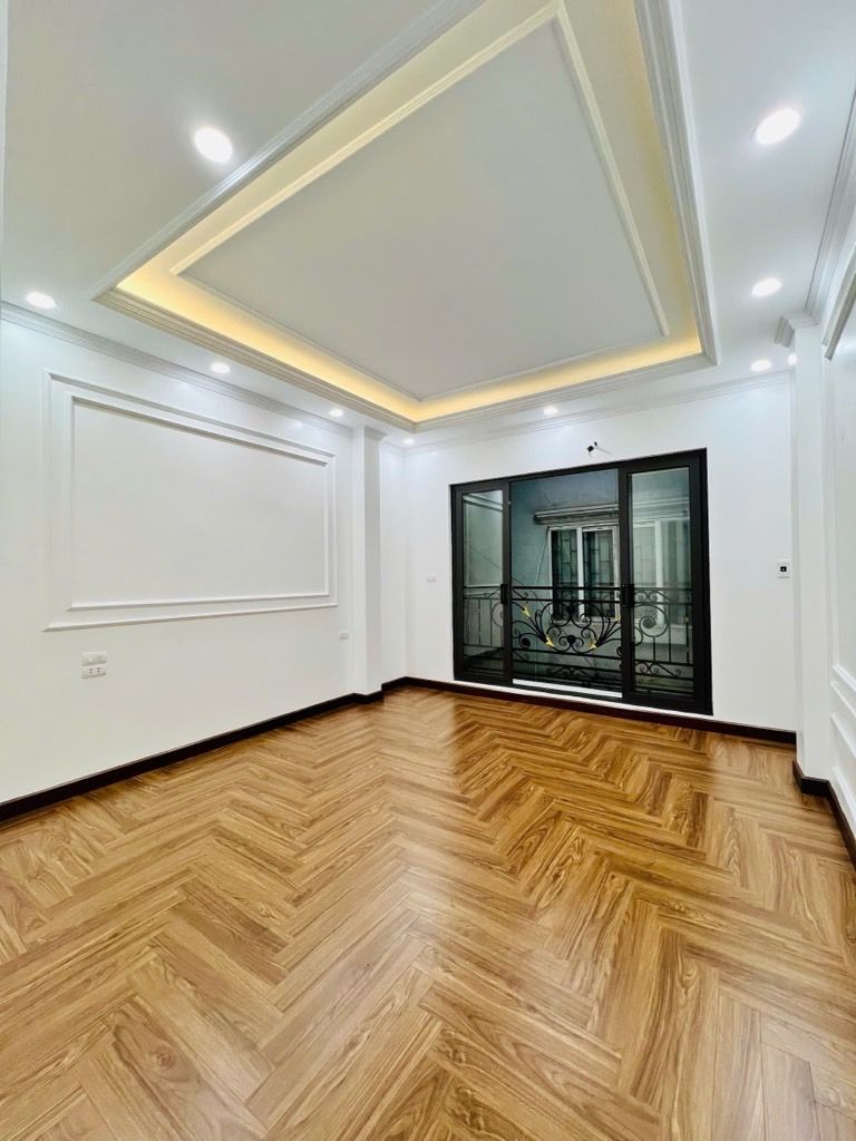 Bán nhà Nguyễn Văn Trỗi - diện tích 34m2 7 tầng - ô tô đỗ cổng - giá 11,8 tỷ