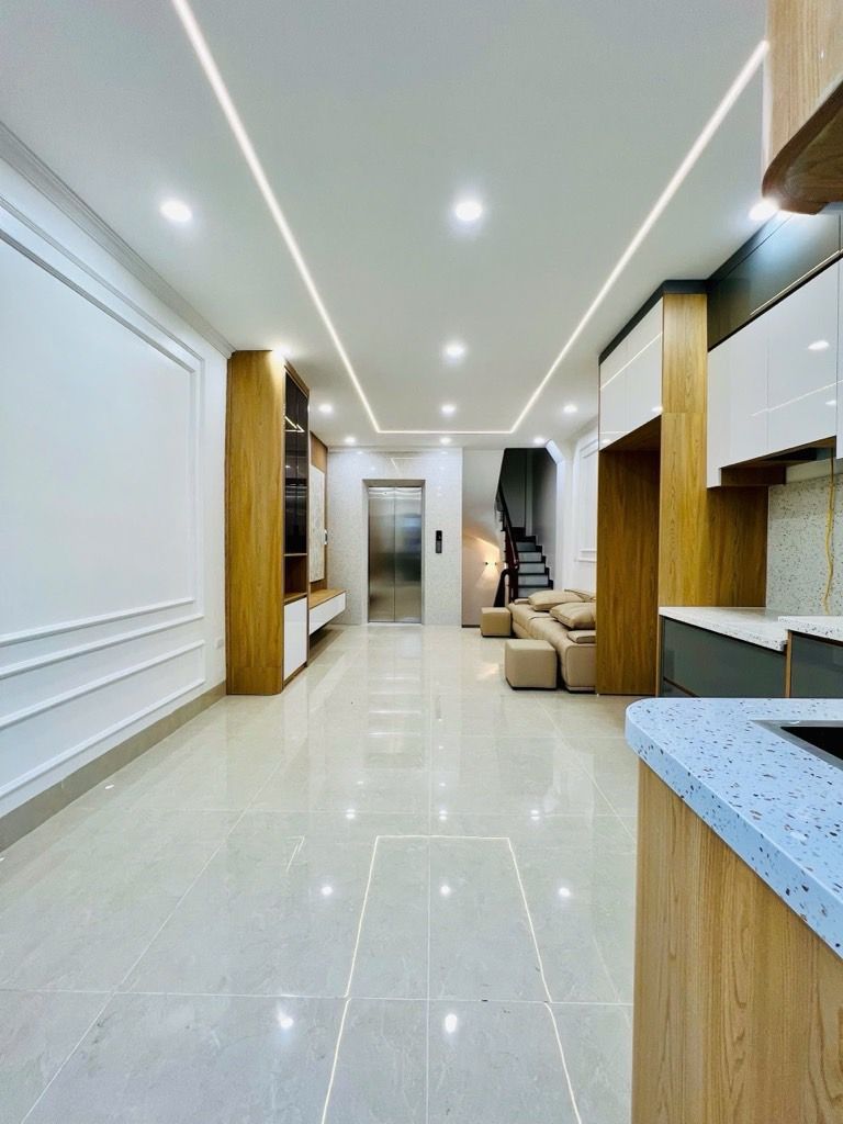 Bán nhà Nguyễn Văn Trỗi - diện tích 34m2 7 tầng - ô tô đỗ cổng - giá 11,8 tỷ