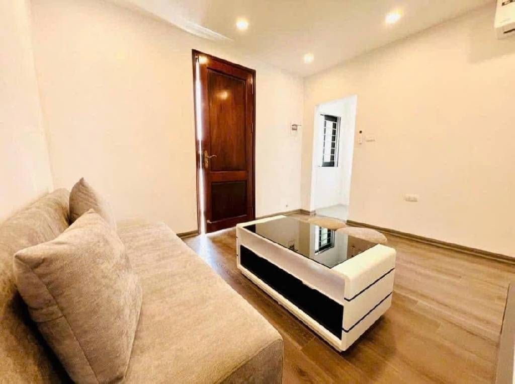 Bán nhà Quỳnh Mai - diện tích 50m2 5 tầng - Ô tô dừng đỗ chân cầu thang - giá 3,99 tỷ