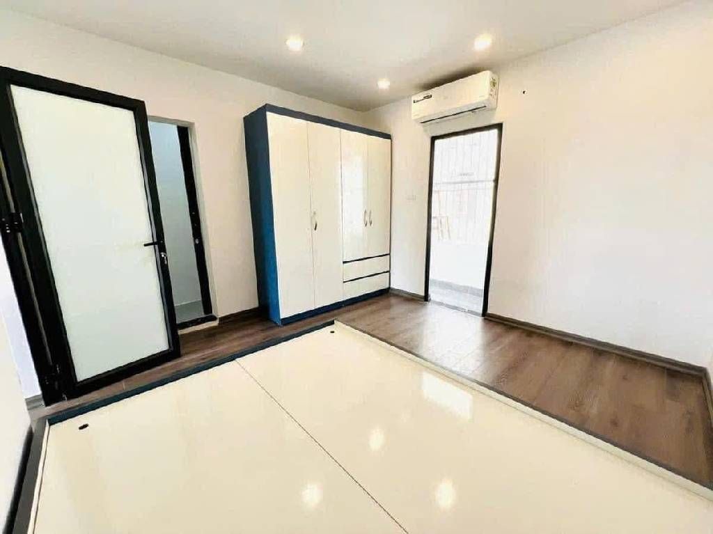 Bán nhà Quỳnh Mai - diện tích 50m2 5 tầng - Ô tô dừng đỗ chân cầu thang - giá 3,99 tỷ