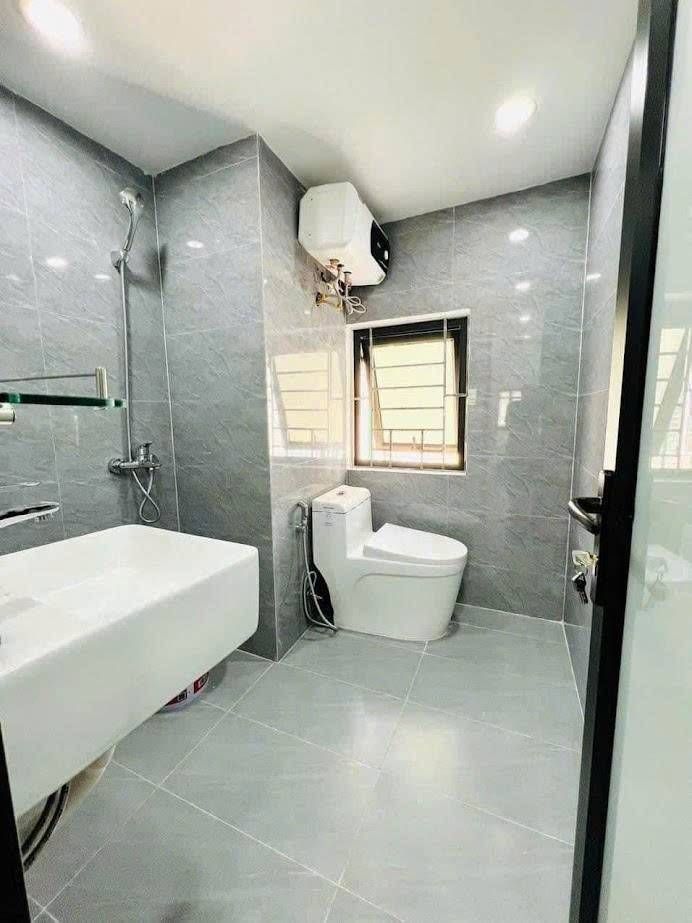 Bán nhà Quỳnh Mai - diện tích 50m2 5 tầng - Ô tô dừng đỗ chân cầu thang - giá 3,99 tỷ