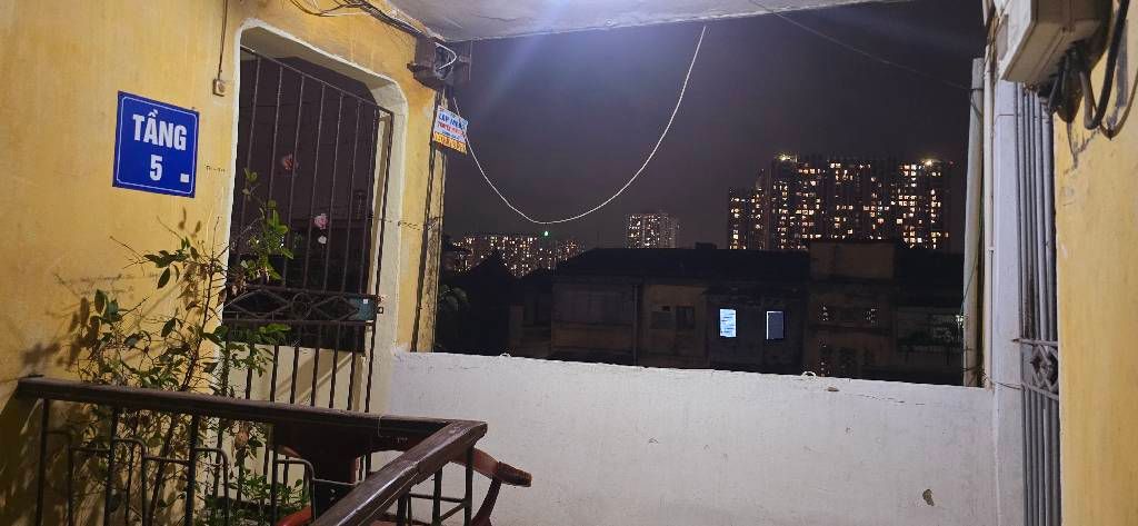 Bán nhà Quỳnh Mai - diện tích 50m2 5 tầng - Ô tô dừng đỗ chân cầu thang - giá 3,99 tỷ