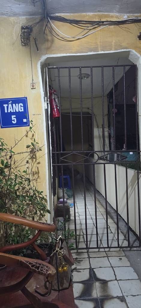 Bán nhà Quỳnh Mai - diện tích 50m2 5 tầng - Ô tô dừng đỗ chân cầu thang - giá 3,99 tỷ