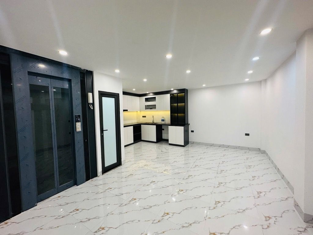Bán nhà Ngõ Hoà Bình - diện tích 56.3m2 6 tầng - thang máy, 7 phòng ngủ khép kín - giá 14,8 tỷ
