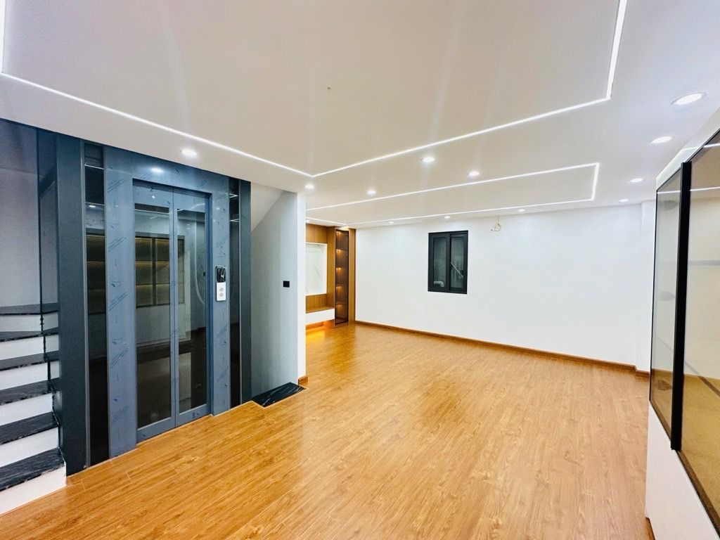 Bán nhà Ngõ Hoà Bình - diện tích 56.3m2 6 tầng - thang máy, 7 phòng ngủ khép kín - giá 14,8 tỷ