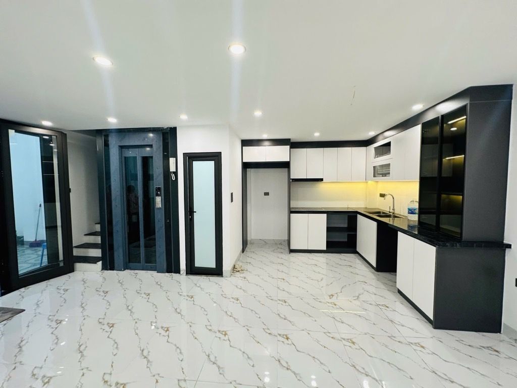Bán nhà Ngõ Hoà Bình - diện tích 56.3m2 6 tầng - thang máy, 7 phòng ngủ khép kín - giá 14,8 tỷ