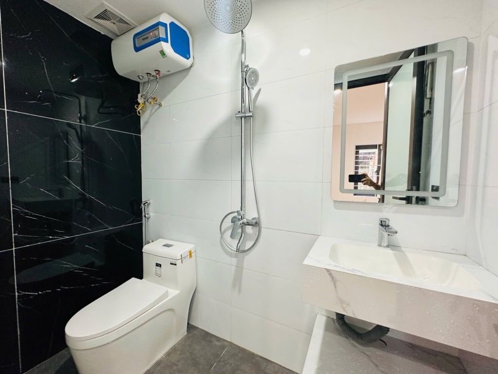 Bán nhà Ngõ Hoà Bình - diện tích 56.3m2 6 tầng - thang máy, 7 phòng ngủ khép kín - giá 14,8 tỷ