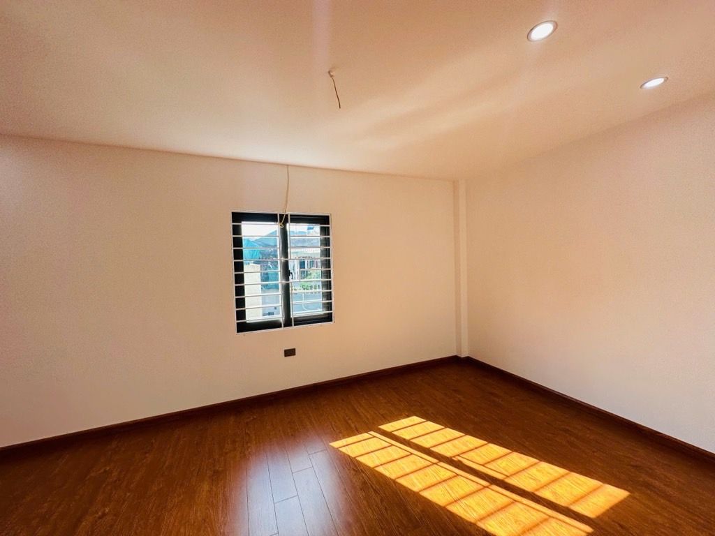 Bán nhà Ngõ Hoà Bình - diện tích 56.3m2 6 tầng - thang máy, 7 phòng ngủ khép kín - giá 14,8 tỷ