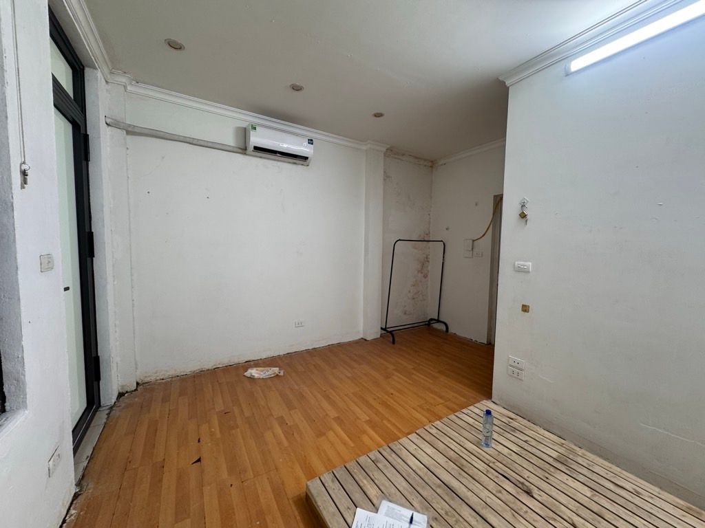 Bán nhà Lĩnh Nam - diện tích 30m2 5 tầng - Ô TÔ ĐỖ CỔNG - giá 7,7 tỷ