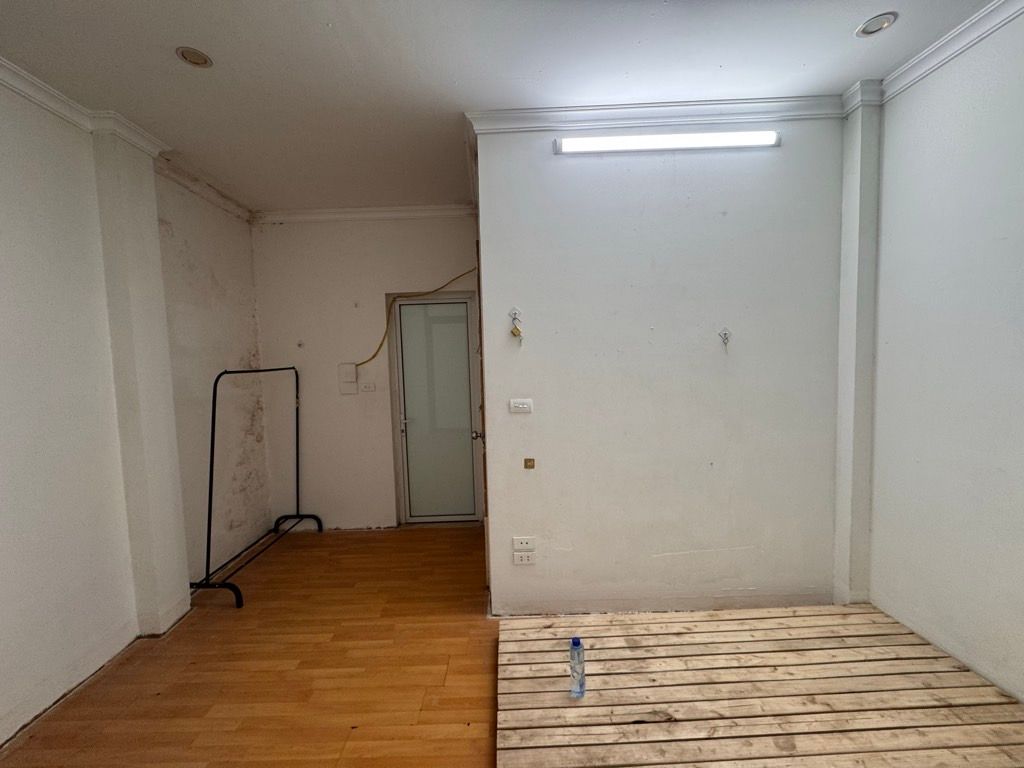 Bán nhà Lĩnh Nam - diện tích 30m2 5 tầng - Ô TÔ ĐỖ CỔNG - giá 7,7 tỷ