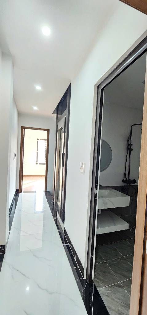 Bán nhà Lương Sử C - diện tích 46m2 5 tầng - Thang máy - giá 12,5 tỷ