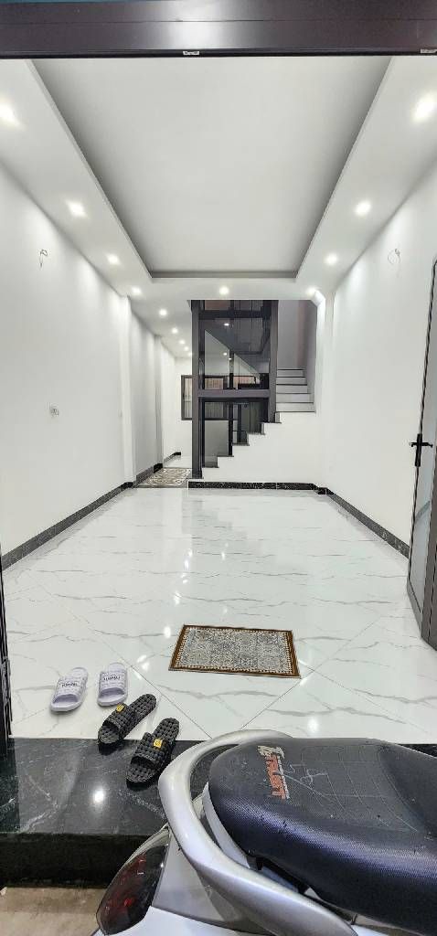 Bán nhà Lương Sử C - diện tích 46m2 5 tầng - Thang máy - giá 12,5 tỷ