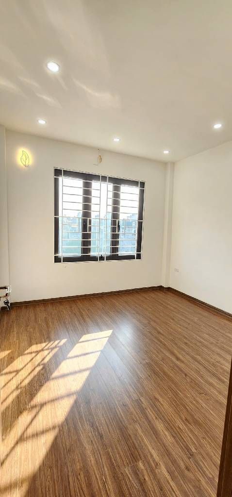 Bán nhà Lương Sử C - diện tích 46m2 5 tầng - Thang máy - giá 12,5 tỷ