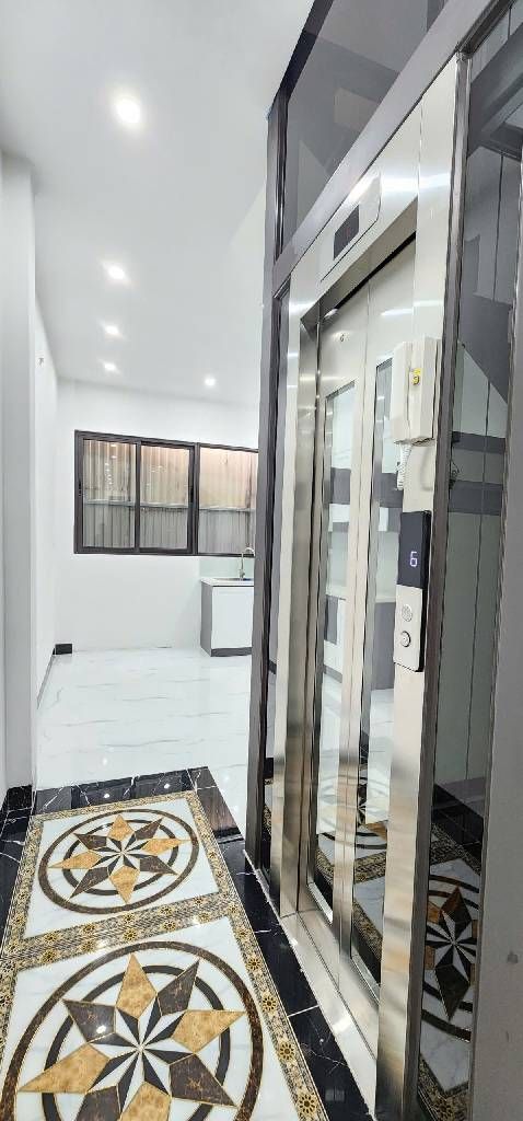 Bán nhà Lương Sử C - diện tích 46m2 5 tầng - Thang máy - giá 12,5 tỷ