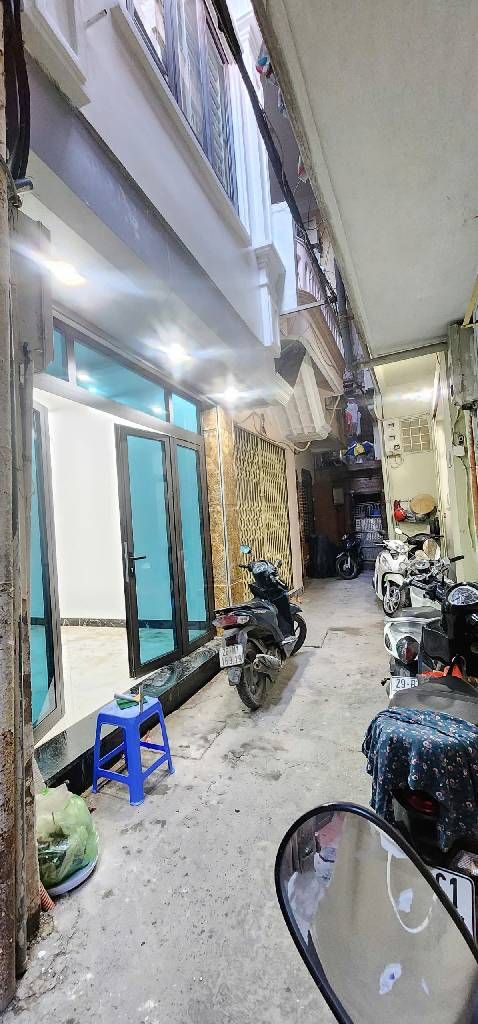 Bán nhà Lương Sử C - diện tích 46m2 5 tầng - Thang máy - giá 12,5 tỷ