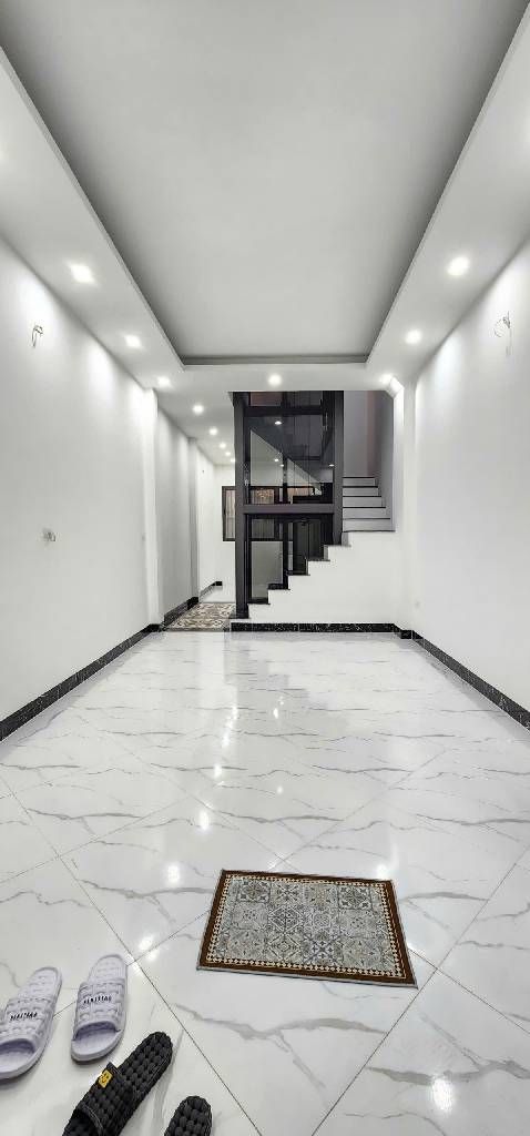 Bán nhà Lương Sử C - diện tích 46m2 5 tầng - Thang máy - giá 12,5 tỷ