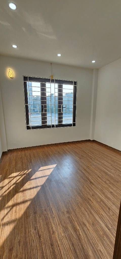 Bán nhà Lương Sử C - diện tích 46m2 5 tầng - Thang máy - giá 12,5 tỷ