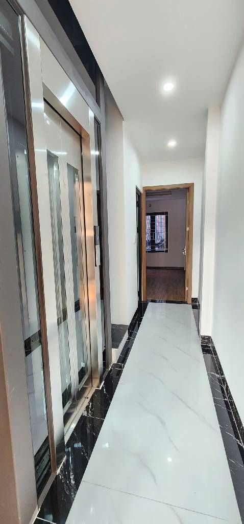 Bán nhà Lương Sử C - diện tích 46m2 5 tầng - Thang máy - giá 12,5 tỷ