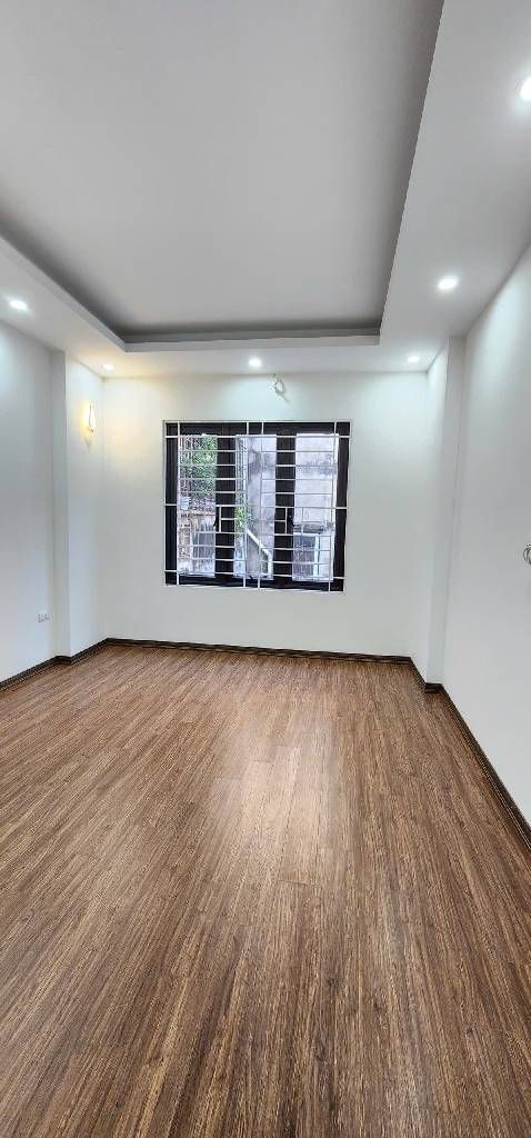 Bán nhà Lương Sử C - diện tích 46m2 5 tầng - Thang máy - giá 12,5 tỷ