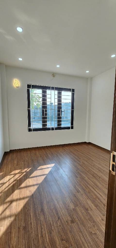 Bán nhà Lương Sử C - diện tích 46m2 5 tầng - Thang máy - giá 12,5 tỷ