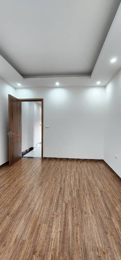 Bán nhà Lương Sử C - diện tích 46m2 5 tầng - Thang máy - giá 12,5 tỷ