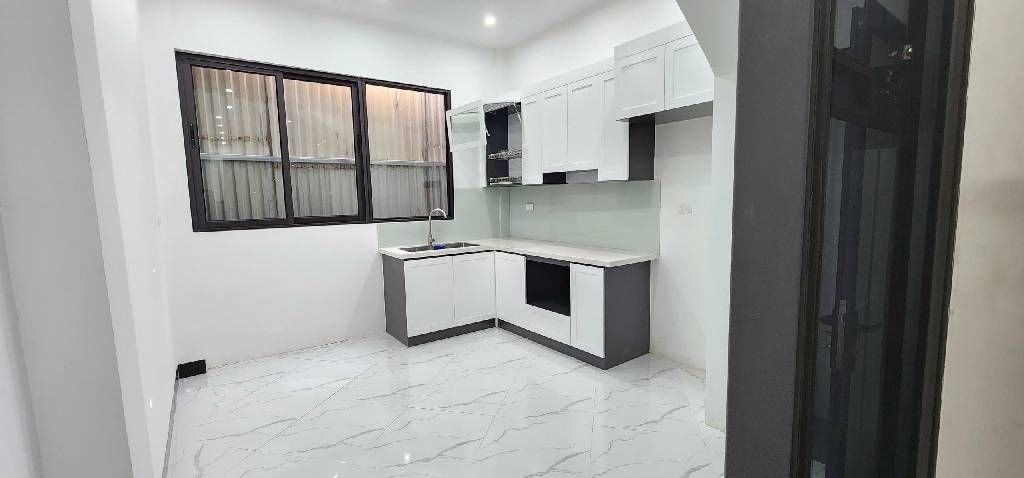 Bán nhà Lương Sử C - diện tích 46m2 5 tầng - Thang máy - giá 12,5 tỷ