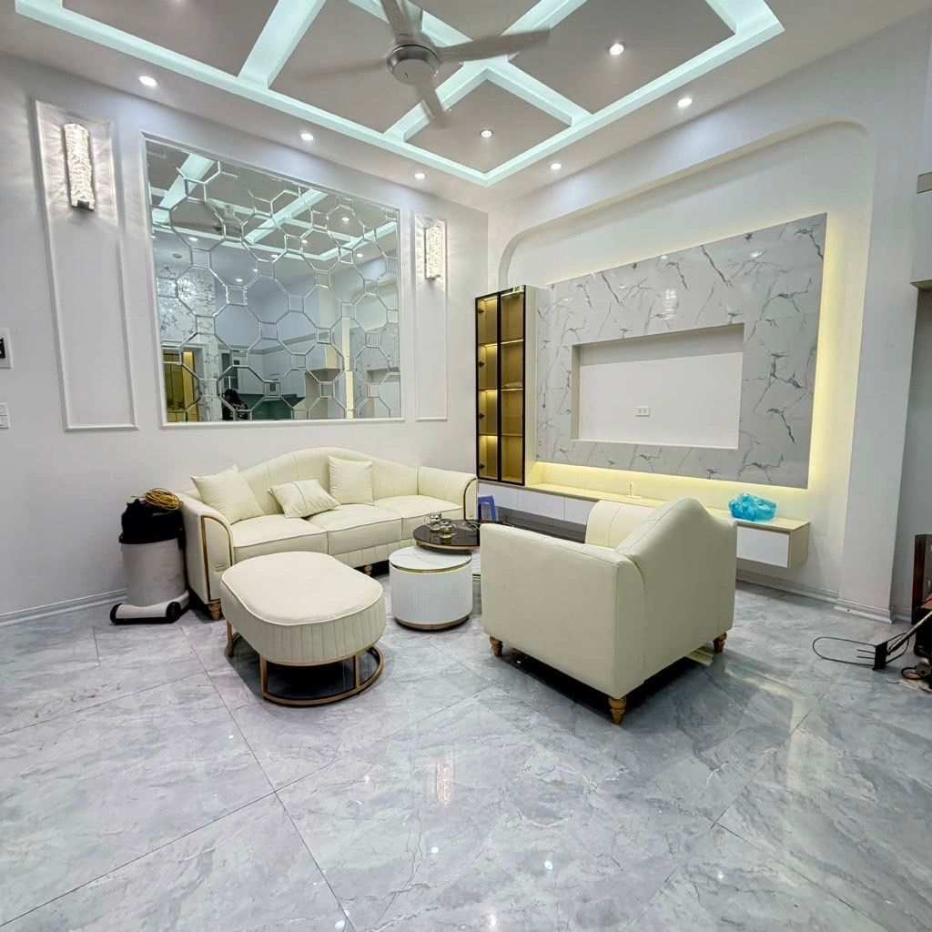Bán nhà Đê La Thành - diện tích 32m2 6 tầng - Ô TÔ ĐỖ CỔNG QUA NHÀ - giá 11,5 tỷ