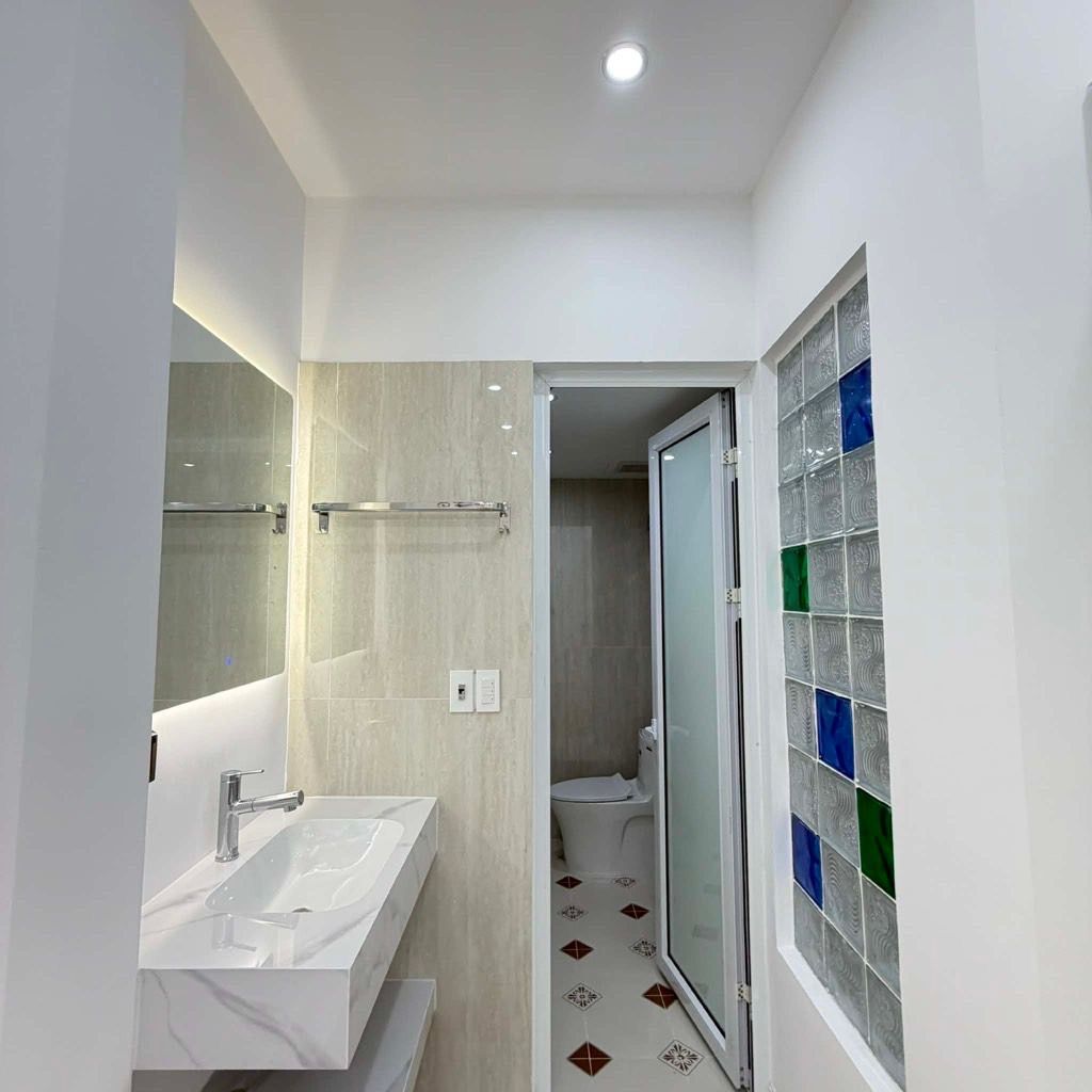 Bán nhà Đê La Thành - diện tích 32m2 6 tầng - Ô TÔ ĐỖ CỔNG QUA NHÀ - giá 11,5 tỷ