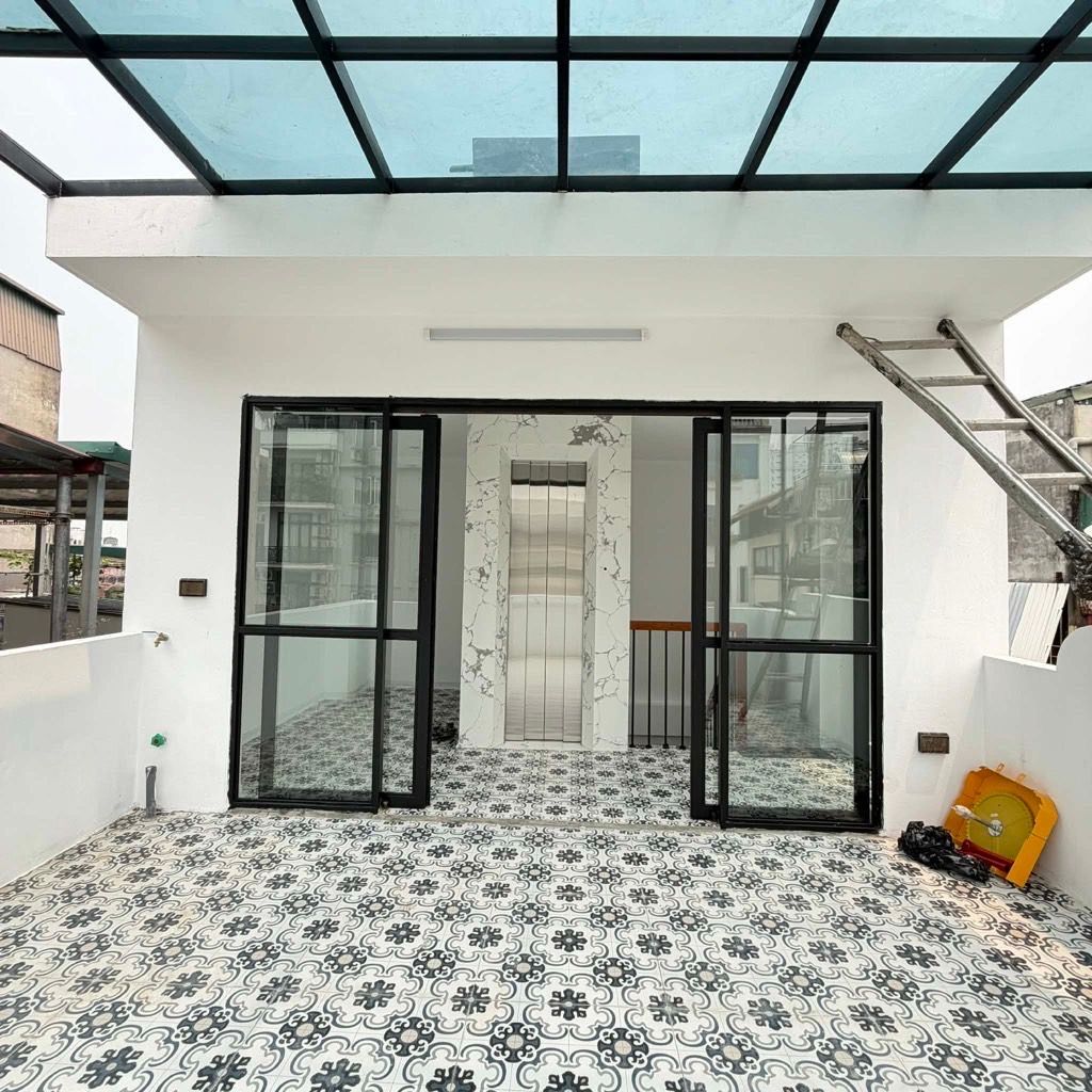 Bán nhà Đê La Thành - diện tích 32m2 6 tầng - Ô TÔ ĐỖ CỔNG QUA NHÀ - giá 11,5 tỷ