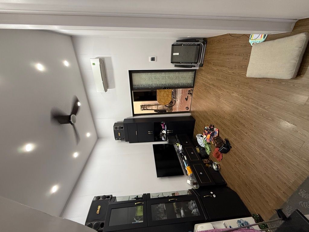 Bán nhà Hoà Bình - diện tích 25m2 3 tầng - ô tô tránh - giá 4,8 tỷ