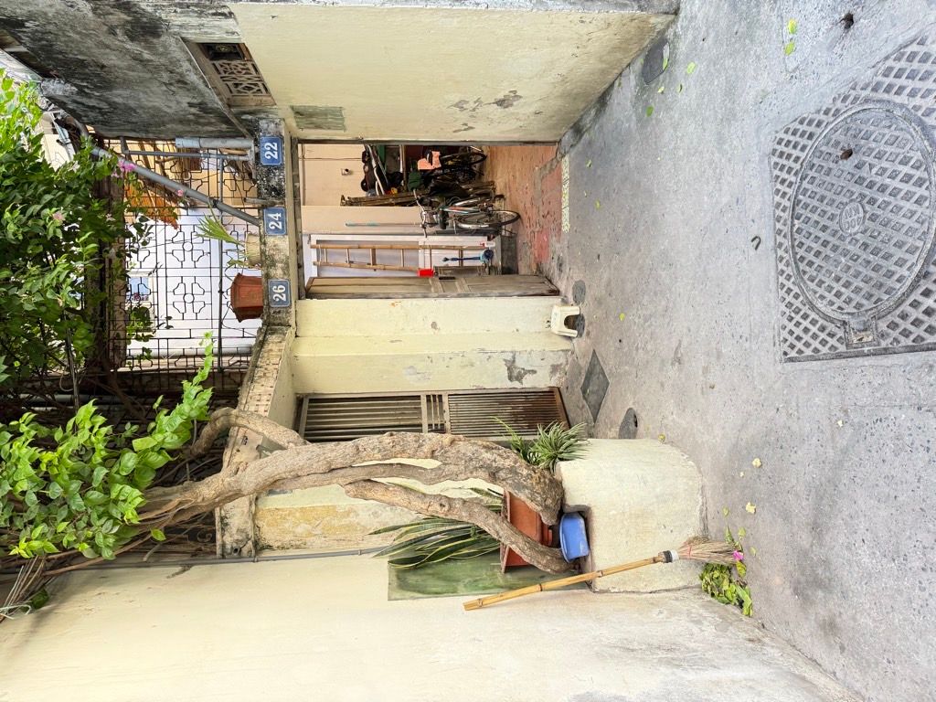 Bán nhà Hoà Bình - diện tích 25m2 3 tầng - ô tô tránh - giá 4,8 tỷ