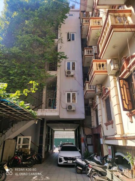 Bán nhà mặt phố Hồng Tiến 703m2 x 5 tầng, mặt tiền 20m, Giá 160 tỷ