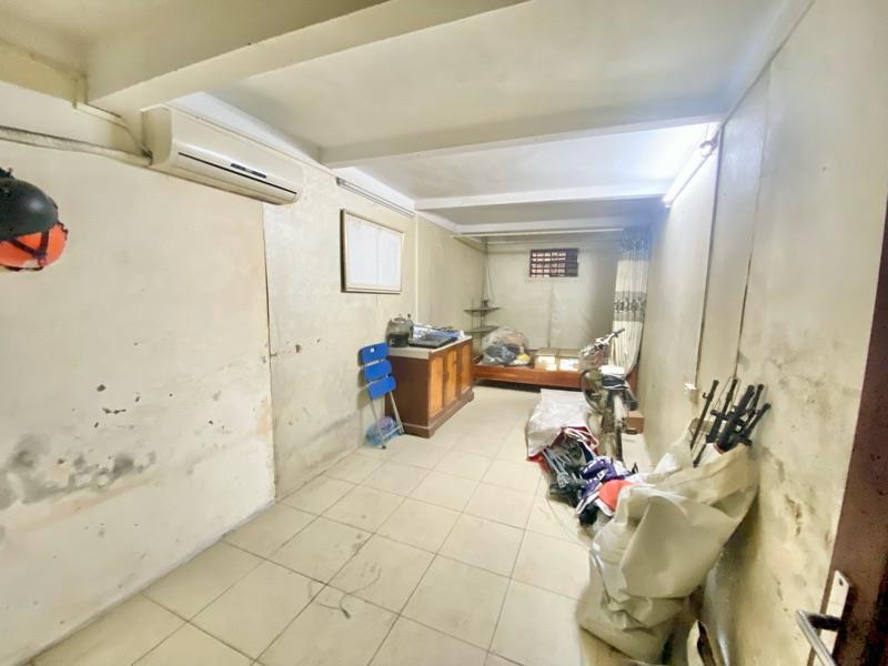 Bán nhà Yên Bái - diện tích 25m2 2 tầng - Ô TÔ ĐỖ CỔNG - giá 4,5 tỷ