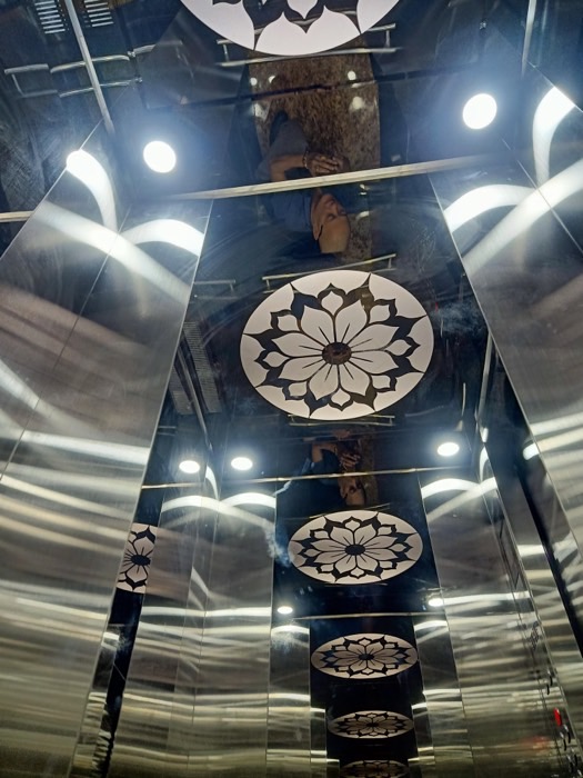 Bán nhà Khương Hạ - diện tích 75m2 7 tầng - Mặt ngõ thông, nhà mới kính koong - giá 21,5 tỷ